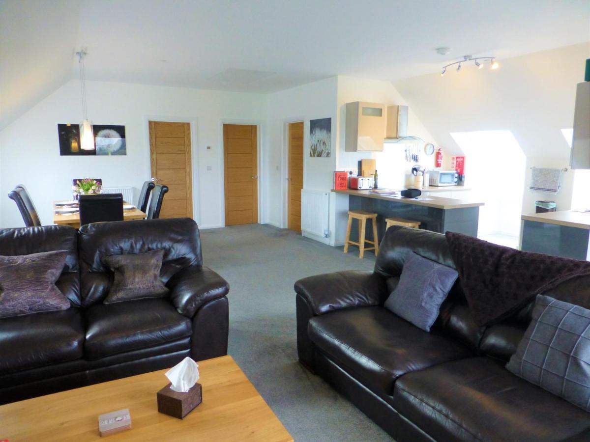 Gerycastell Luxury Holiday Apartment With Stunning Views & Ev Station Point 카마던 외부 사진