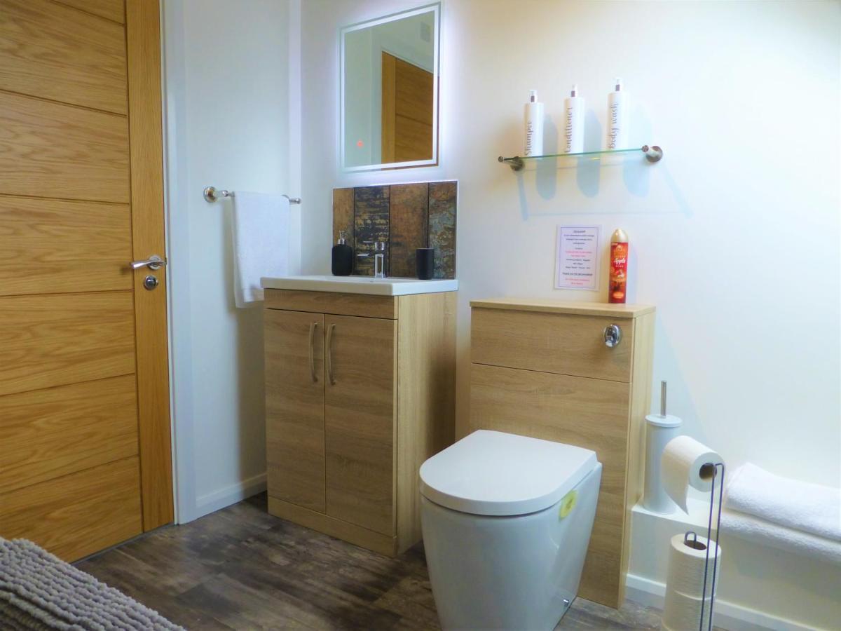 Gerycastell Luxury Holiday Apartment With Stunning Views & Ev Station Point 카마던 외부 사진