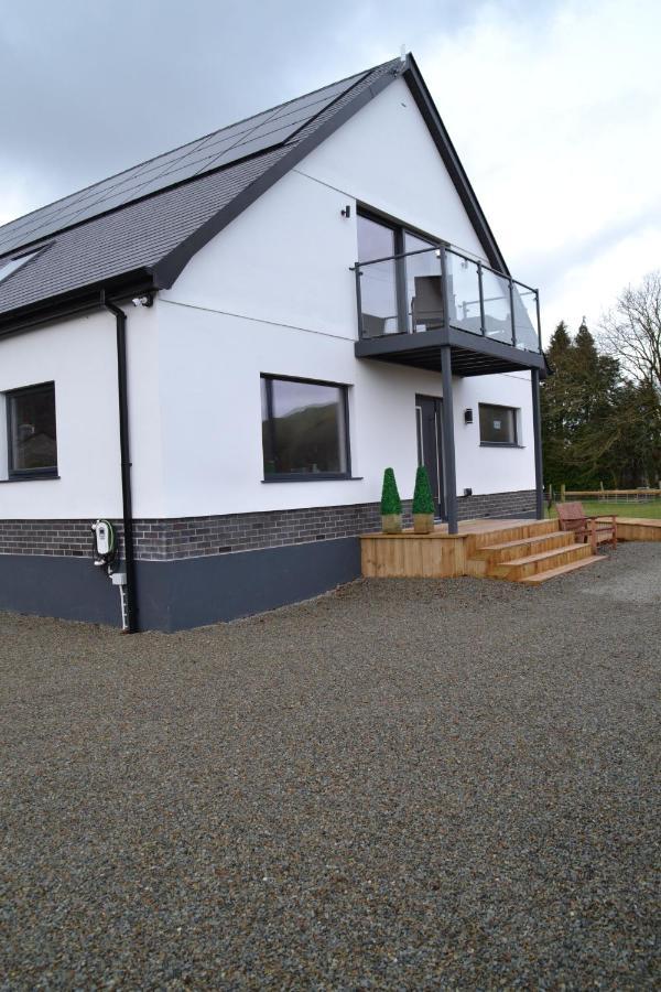 Gerycastell Luxury Holiday Apartment With Stunning Views & Ev Station Point 카마던 외부 사진