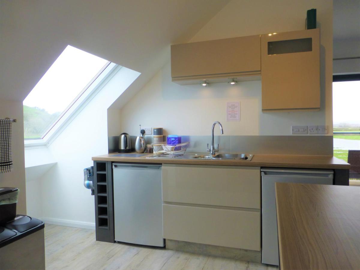 Gerycastell Luxury Holiday Apartment With Stunning Views & Ev Station Point 카마던 외부 사진