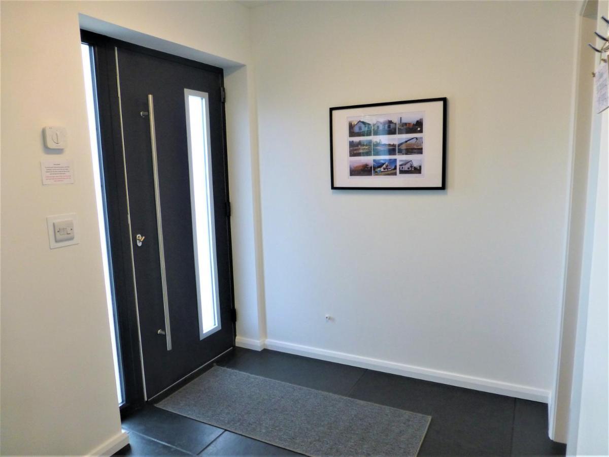 Gerycastell Luxury Holiday Apartment With Stunning Views & Ev Station Point 카마던 외부 사진