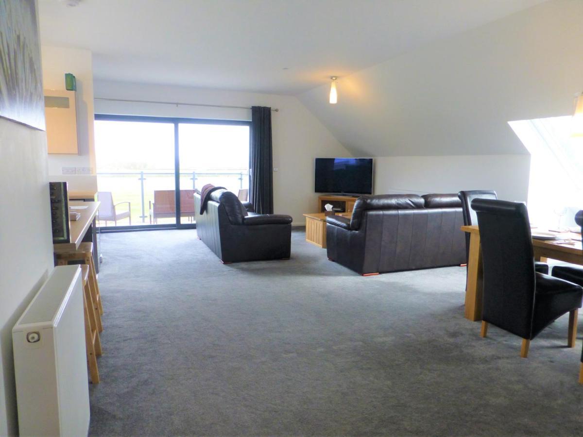 Gerycastell Luxury Holiday Apartment With Stunning Views & Ev Station Point 카마던 외부 사진