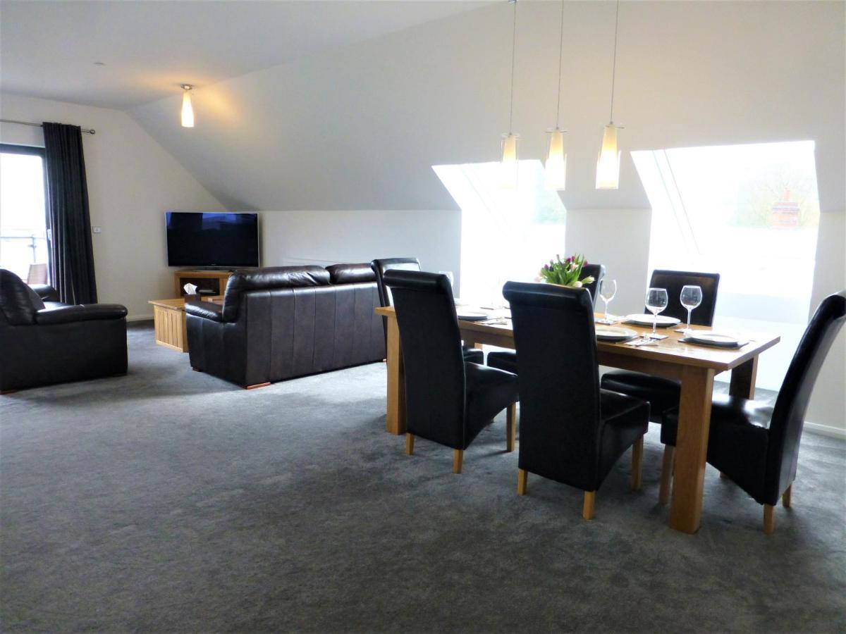 Gerycastell Luxury Holiday Apartment With Stunning Views & Ev Station Point 카마던 외부 사진